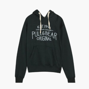 Chompa con capucha estampado